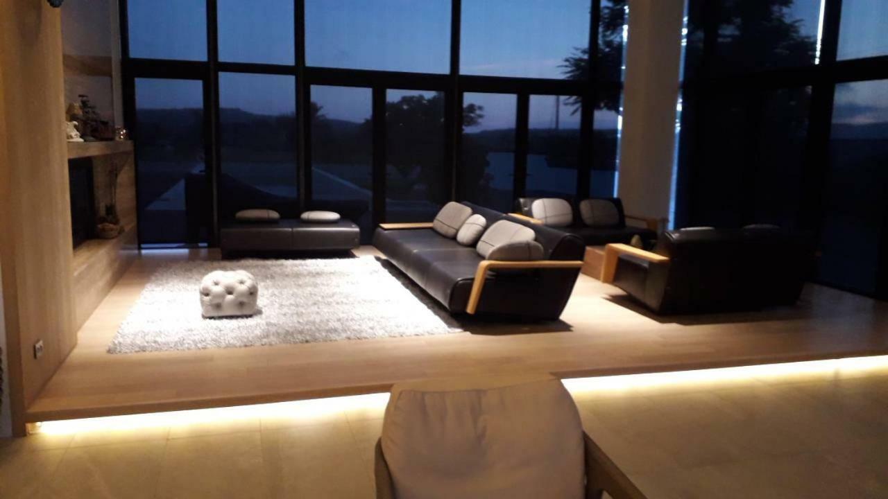 อิสลาฟาโรส วิลลา Bed & Breakfast ย่านเมืองเก่าเฮ้งชุน ภายนอก รูปภาพ